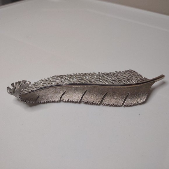 Large Silver Tone Metal Feather Brooch - Picture 1 of 16